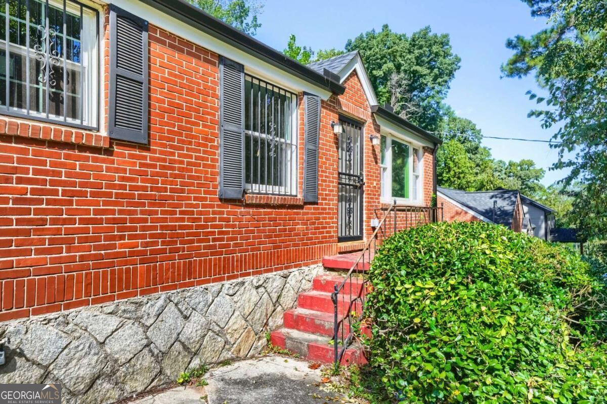 Property Photo:  1867 Glendale Drive  GA 30032 