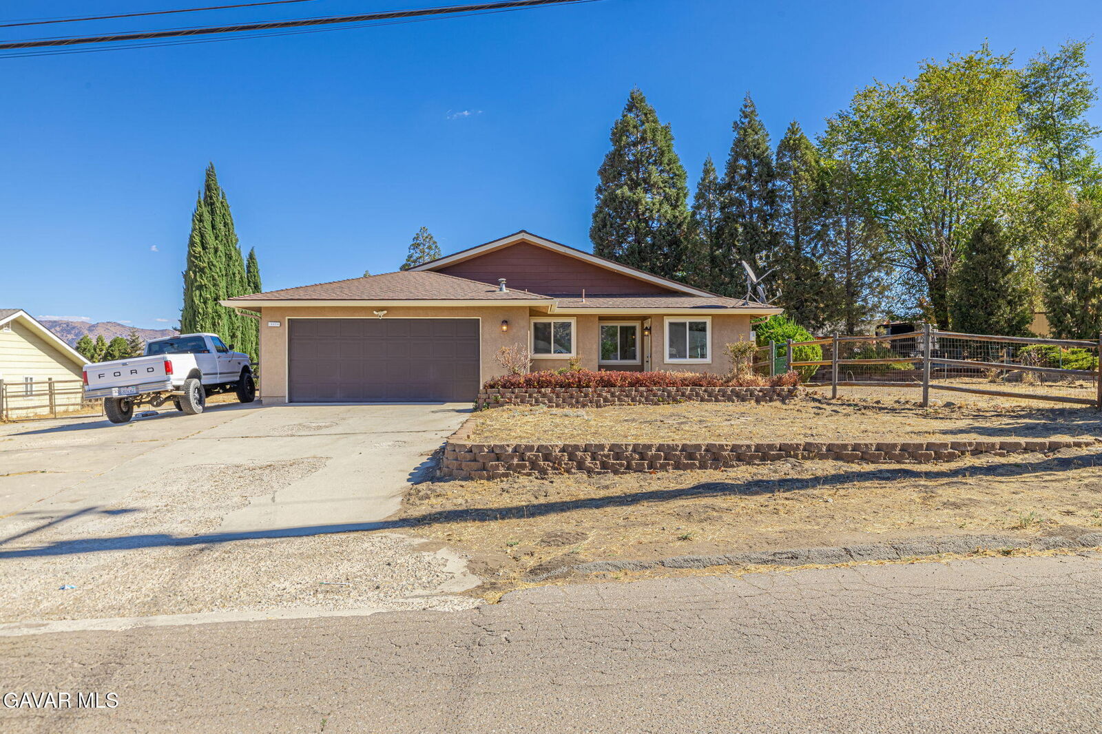 Property Photo:  18050 Bold Venture Drive  CA 93561 