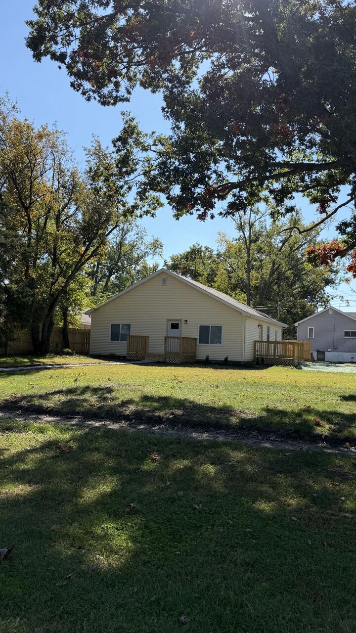Property Photo: 911 E 28th Avenue IN 46405