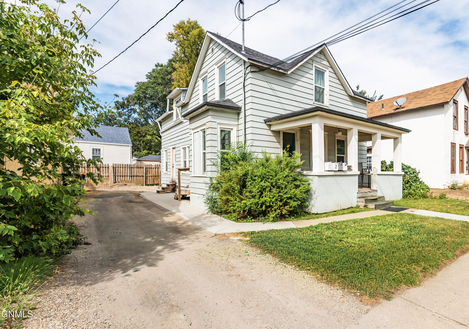 Property Photo: 604 3rd Street ND 58501