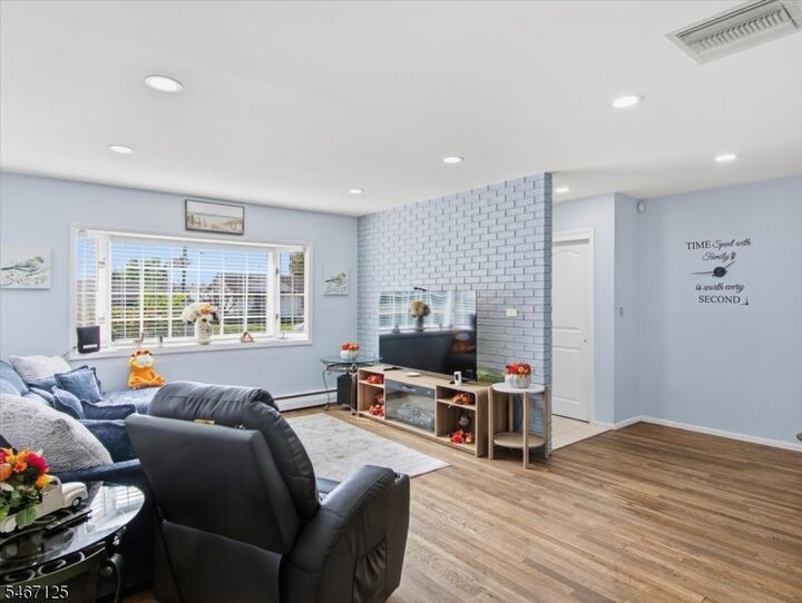 Property Photo:  15 Adelphi Ct  NJ 08837 