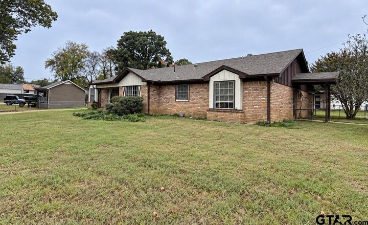 Property Photo:  1006 Spring St.  TX 75604 
