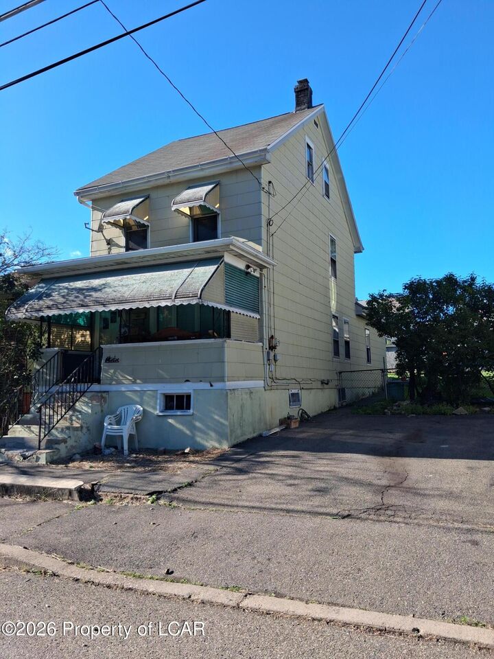 Property Photo: 539 Ridge Avenue PA 18202