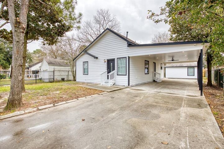 Property Photo:  2508 Spence Street  TX 77093 