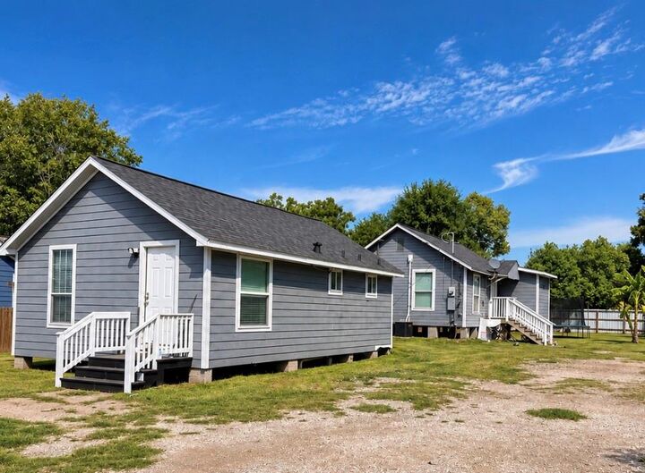 Property Photo:  1013 Bennington Street  TX 77022 