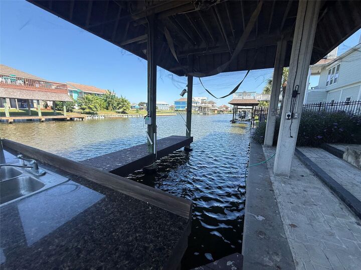 Property Photo: 1 S Pintail Street TX 77568
