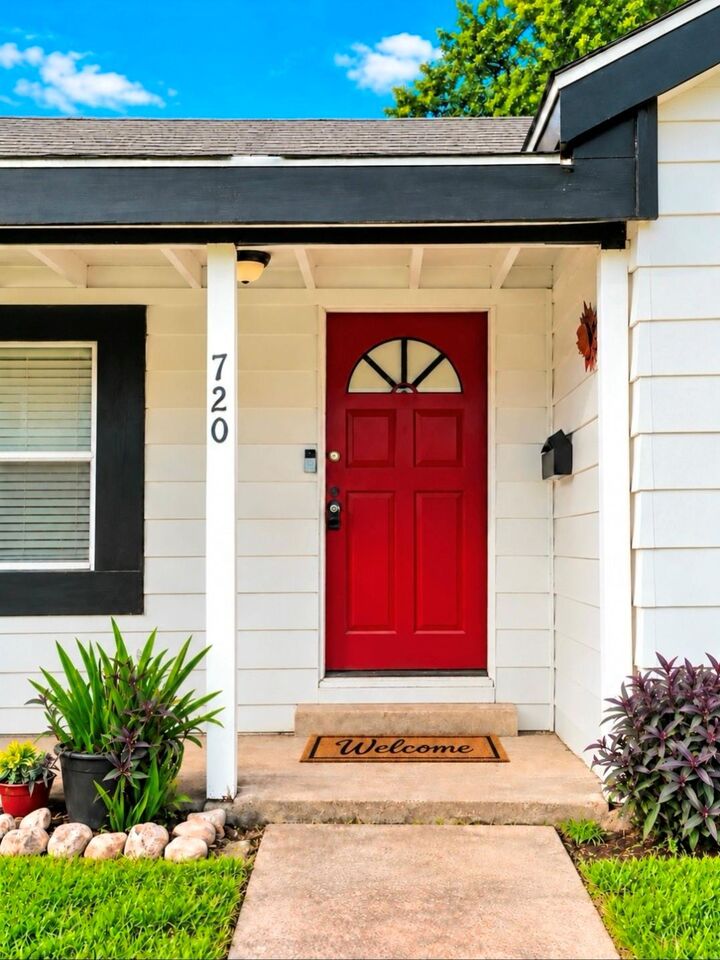 Property Photo:  720 N Avenue B  TX 77541 