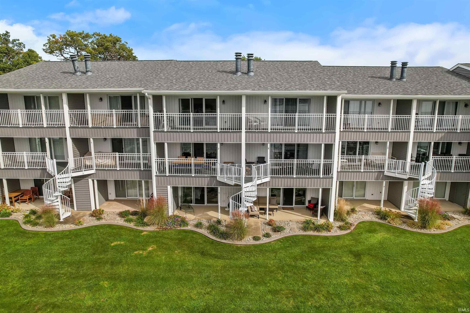 Property Photo: 1725 Colonial Drive 6 And 7 IN 46975
