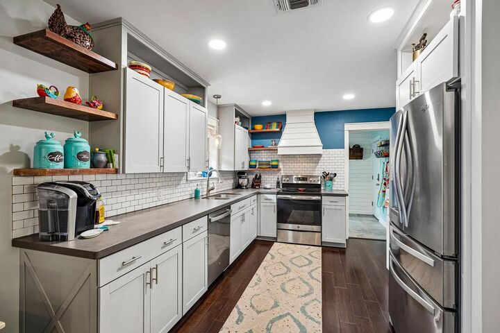 Property Photo:  806 Alamo Dr  TX 78028 