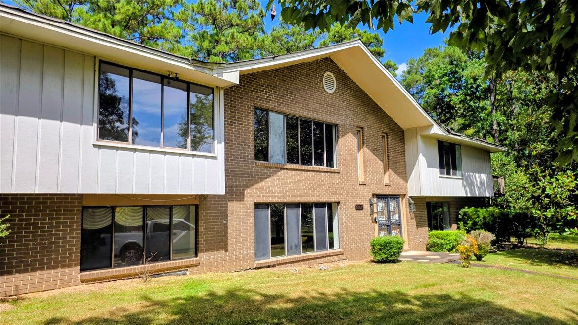 Property Photo:  1001 E Lakeshore Drive  AL 36083 