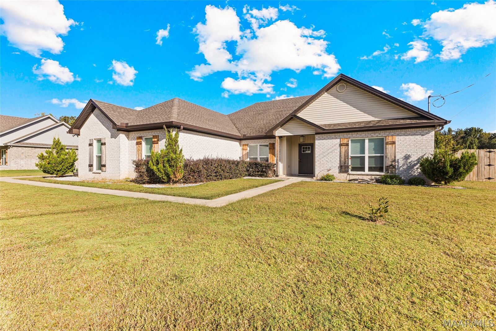 Property Photo:  459 County Road 40  AL 36022 