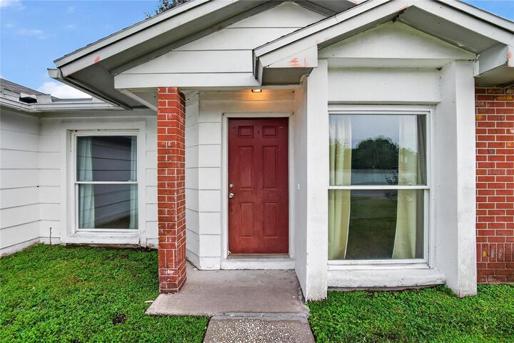 Property Photo:  629 Stillview Circle  FL 33510 