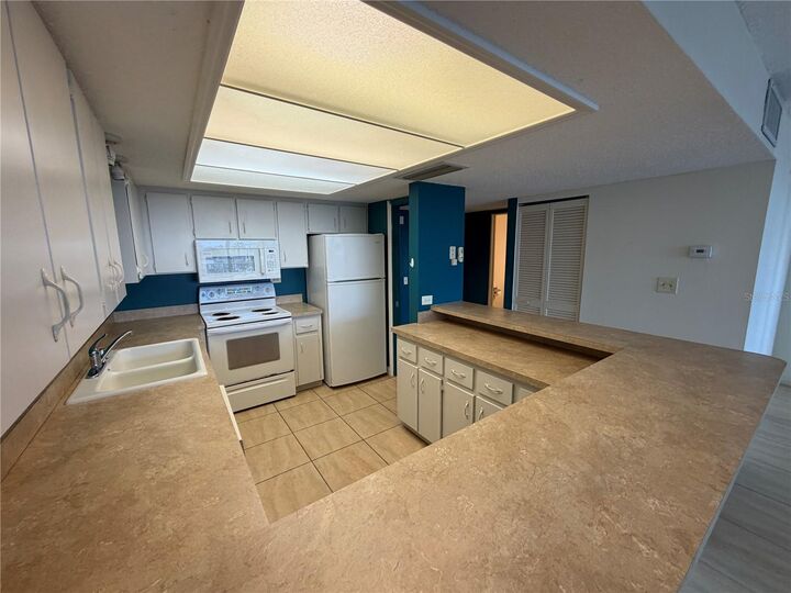 Property Photo:  450 Treasure Island Cwy 302  FL 33706 