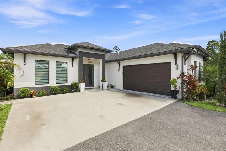 Property Photo: 2885 41st Avenue NE FL 34120