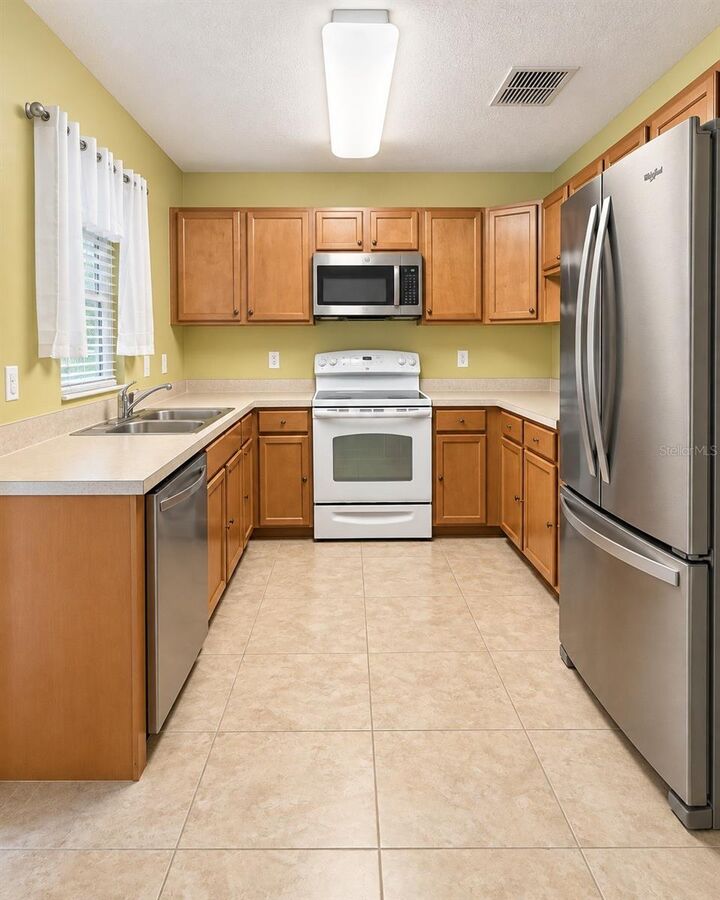Property Photo: 5481 Limestone Lane FL 33809