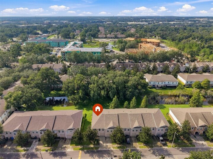 Property Photo:  9951 Ashburn Lake Drive  FL 33610 
