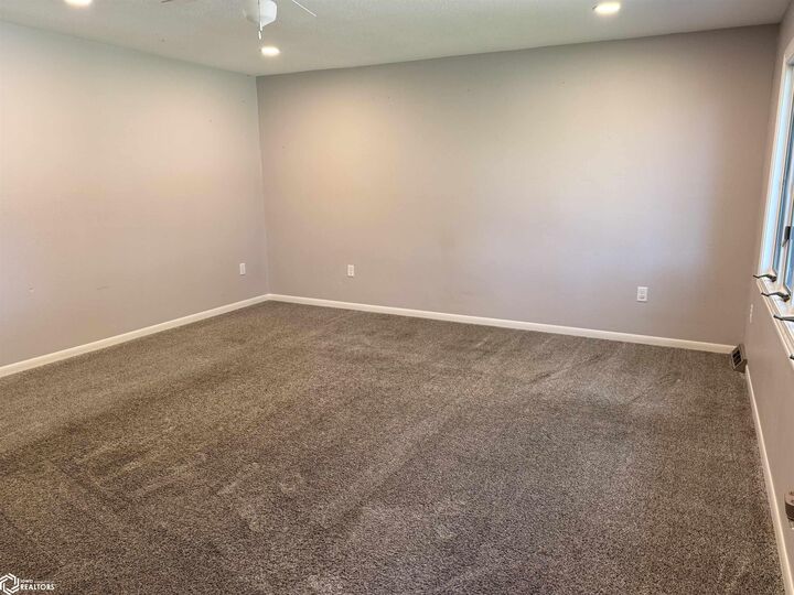 Property Photo: 427 W 21st Street IA 51401