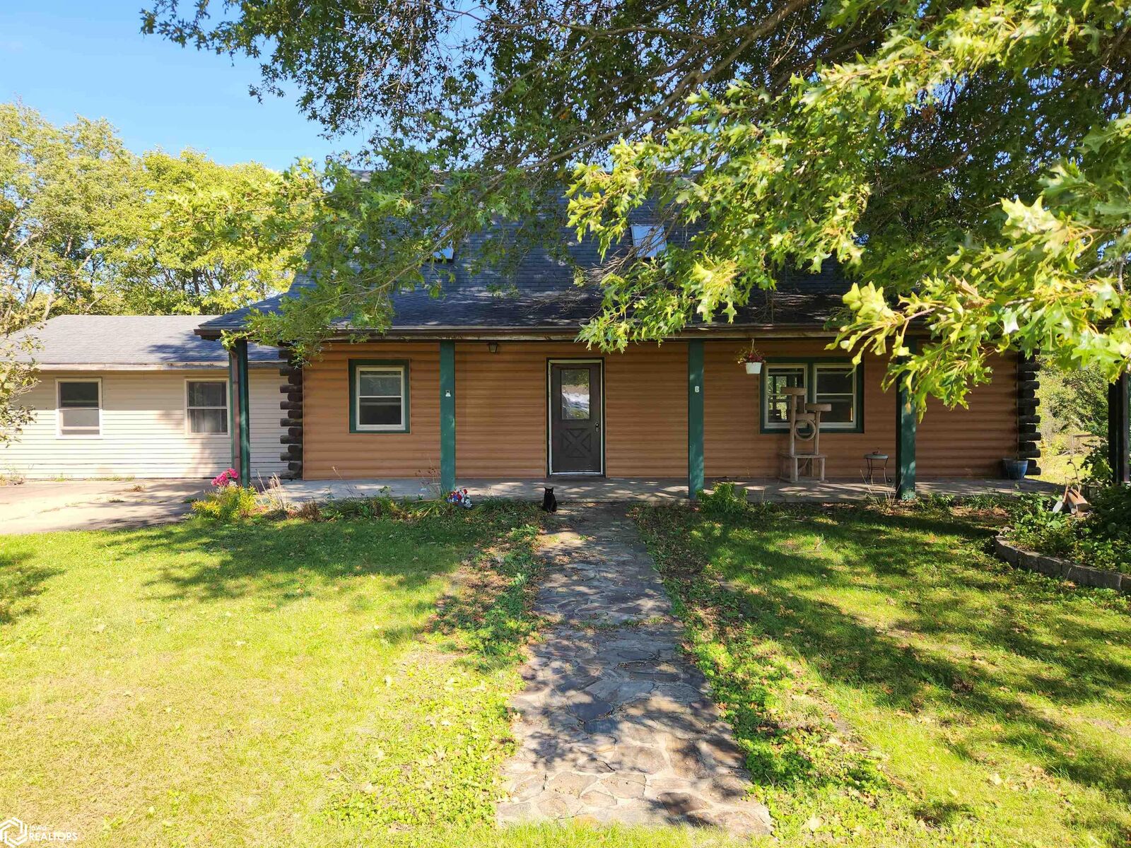 Property Photo: 1415 Highway E49 IA 50173