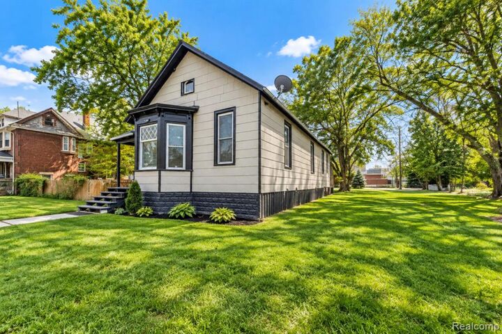 Property Photo:  2619 Wabash Street  MI 48216 1159 