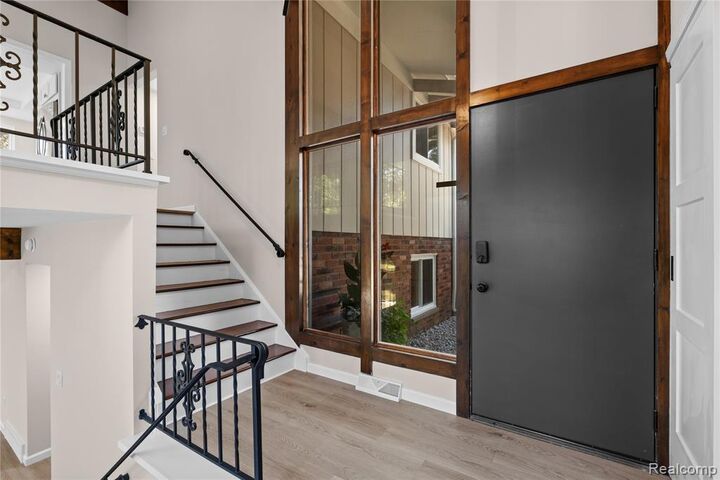 Property Photo:  1960 Glen Iris Drive  MI 48382 2105 
