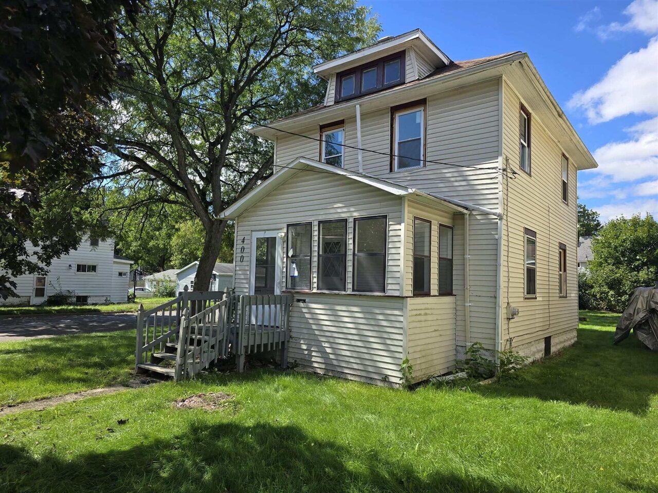 Property Photo: 400 Bates Street MI 49202-3608