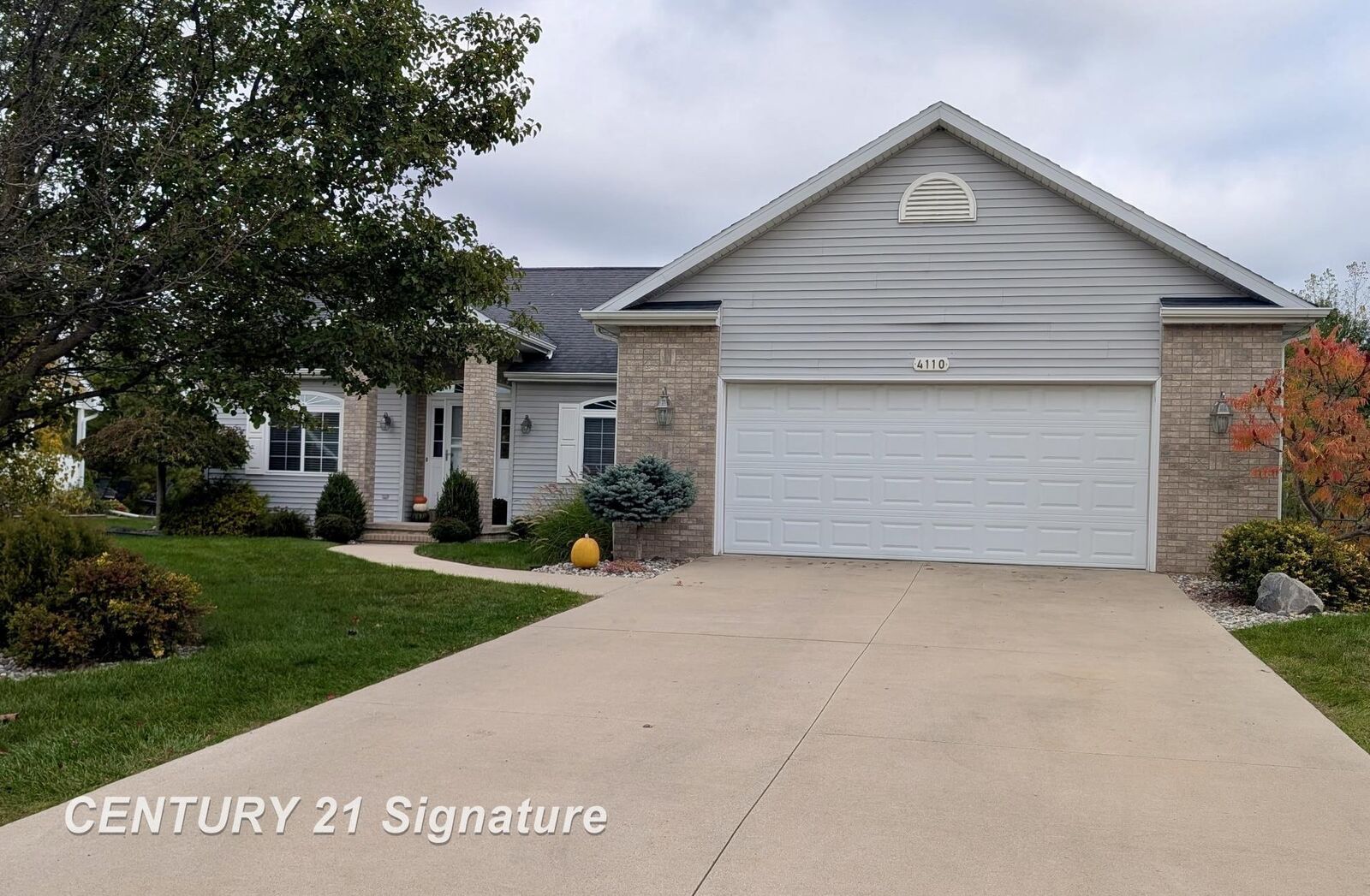 Property Photo: 4110 W Crossings Road MI 48603