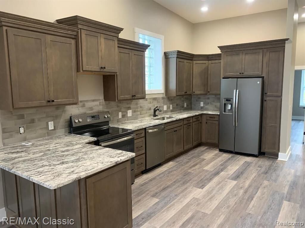 Property Photo: 109 - 2 W Grand River Avenue MI 48843 2236