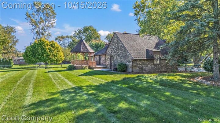 Property Photo:  35770 Campistrano Drive  MI 48035 2216 