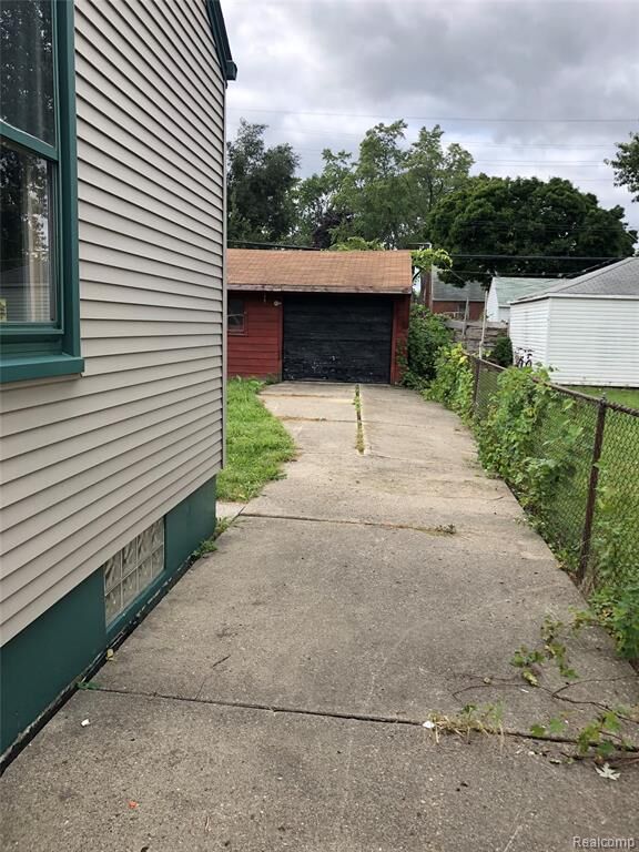 Property Photo:  6615 Winthrop Street  MI 48228 3765 