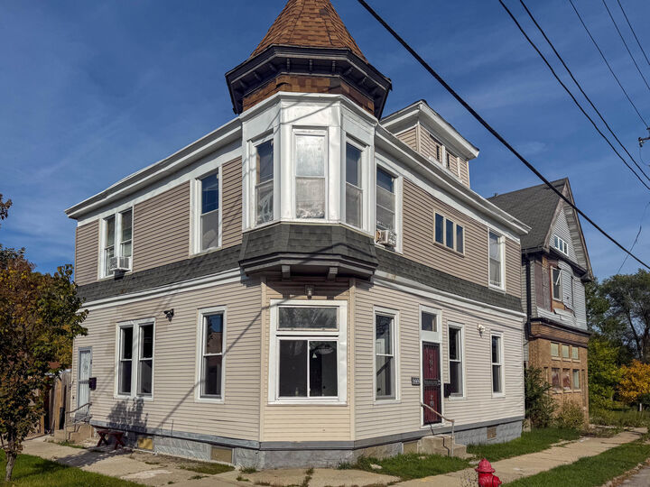 Property Photo: 3232 W Cameron Ave WI 53209
