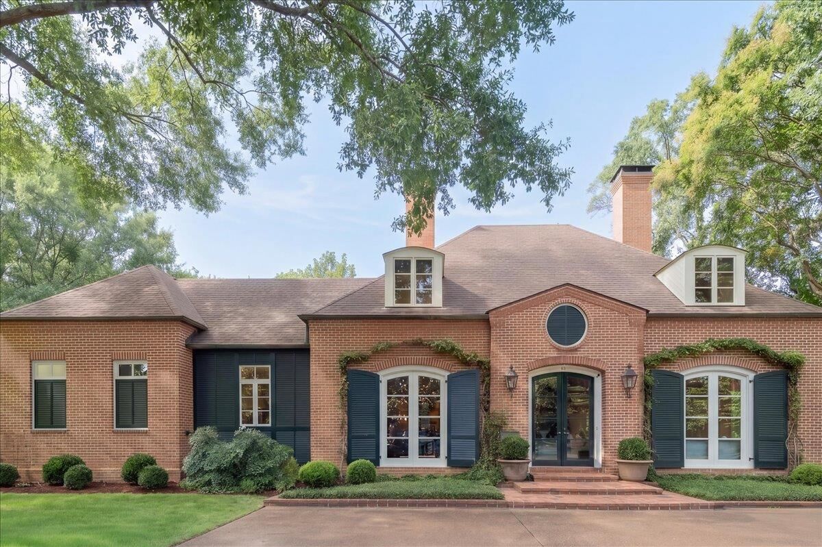 Property Photo:  65 W Chickasaw Pky  TN 38111 