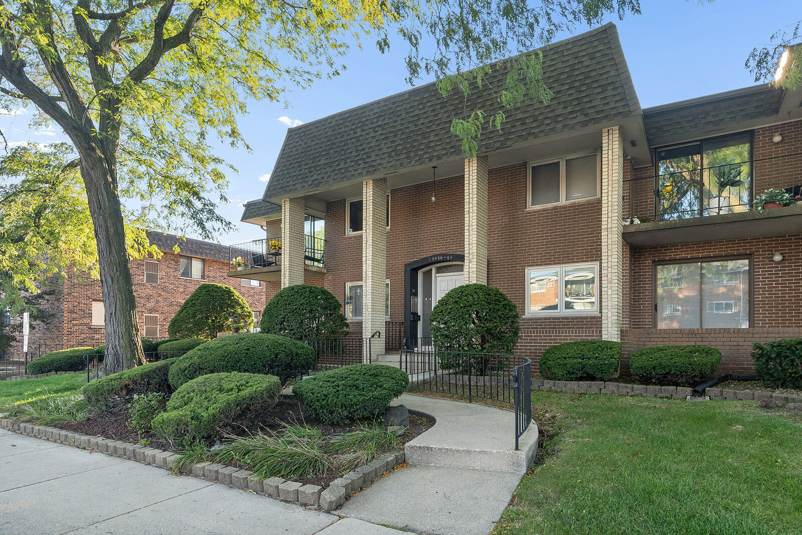 Property Photo: 10406 S Pulaski Road 201 IL 60453