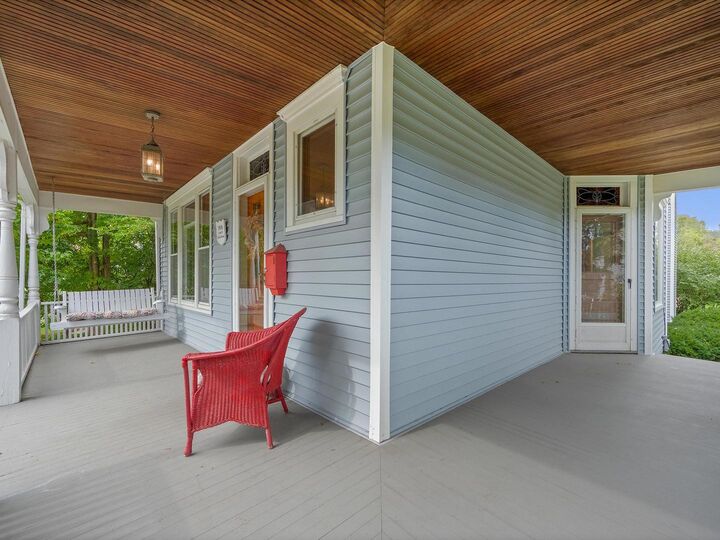 Property Photo:  426 W Maple Street  IL 60148 