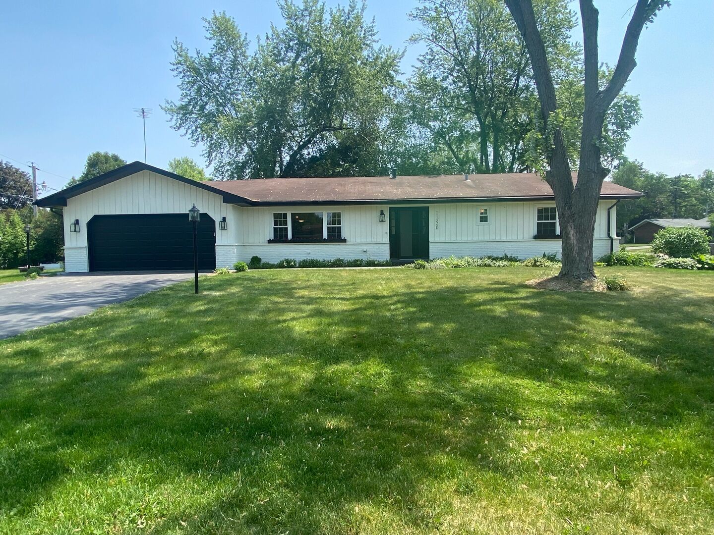 Property Photo:  1150 S Lincoln Avenue  IL 60538 