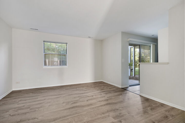 Property Photo: 126 Gant Circle B IL 60107