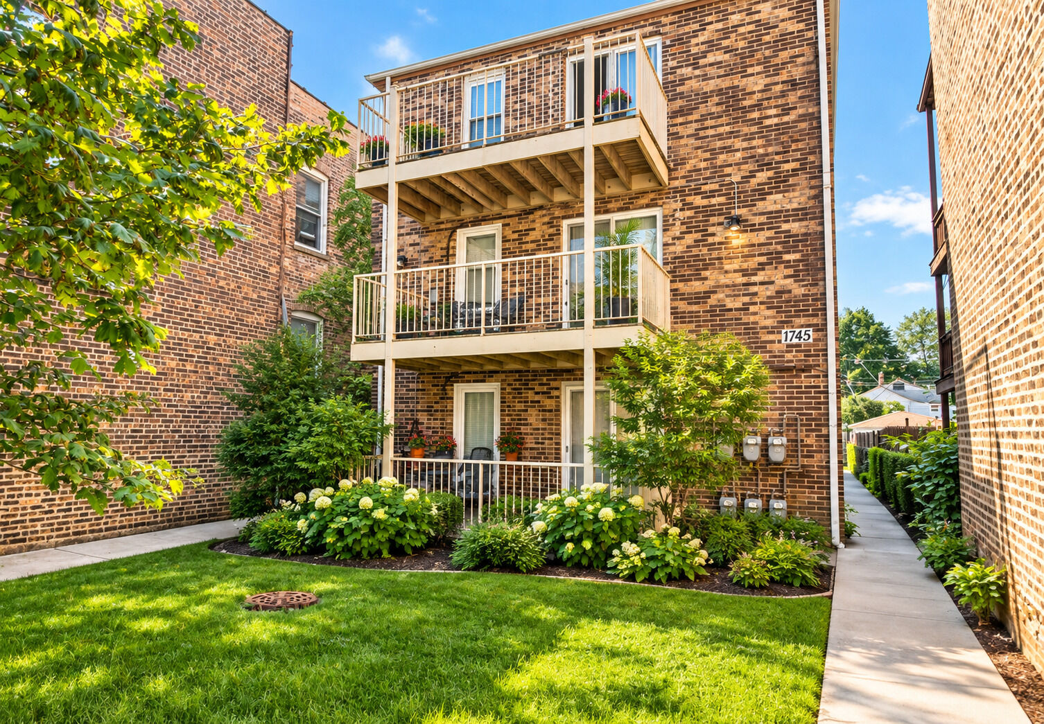 Property Photo:  1745 W Albion Avenue 2S  IL 60626 