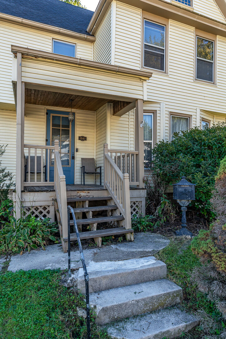 Property Photo:  1941 Walling Court  IA 52803 