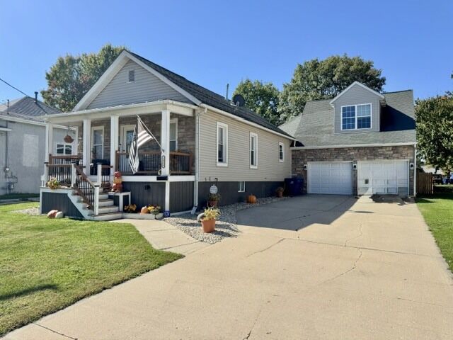 Property Photo: 1903 Laharpe Street IL 61301