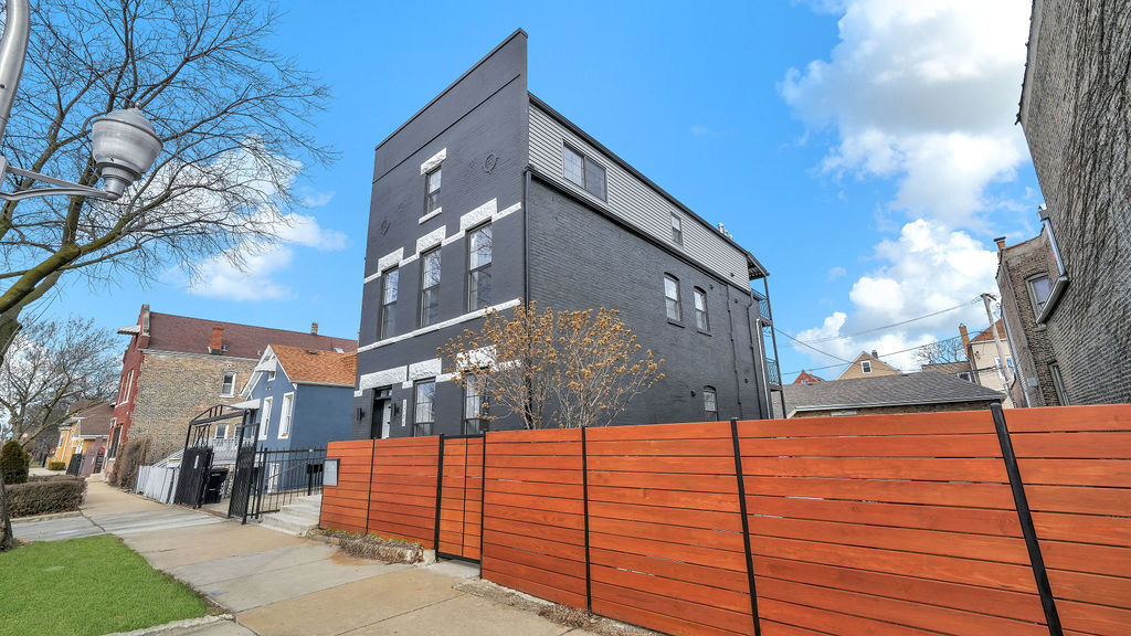 Property Photo: 2704 W 24th Place 1 IL 60608