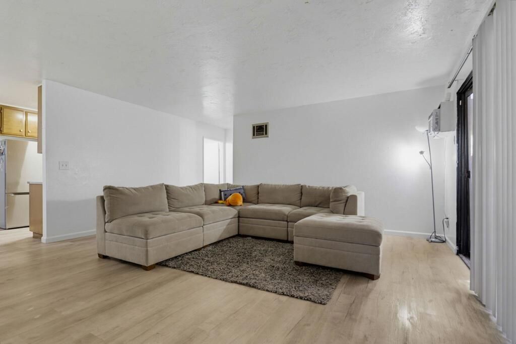 Property Photo:  265 Loma Alta B1  CA 92054 