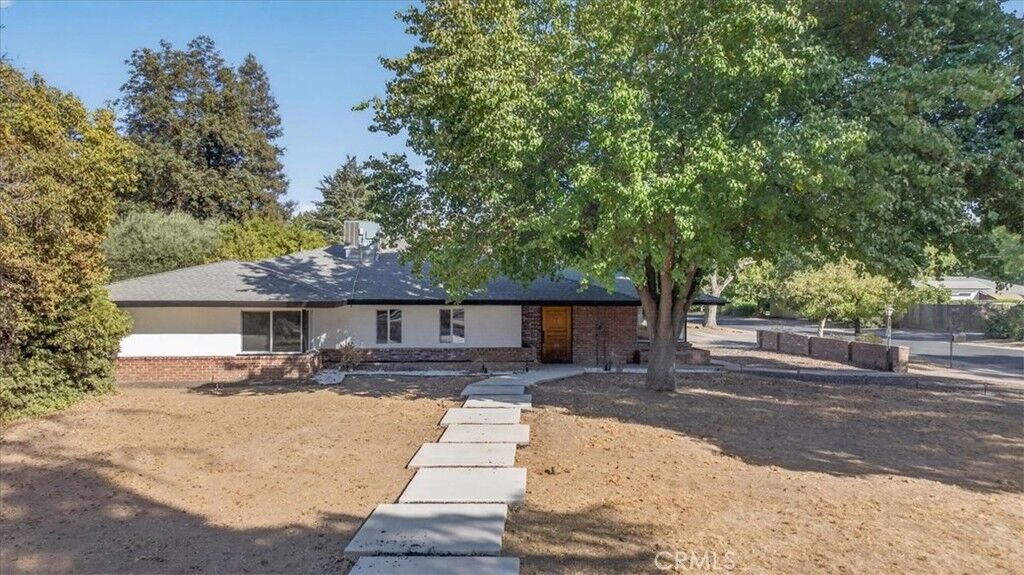 Property Photo: 609 E Hampton CA 93704