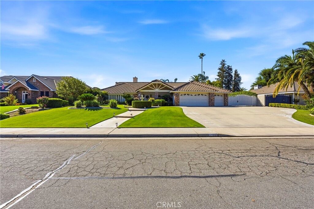 Property Photo:  12107 Red Rose Way  CA 93312 