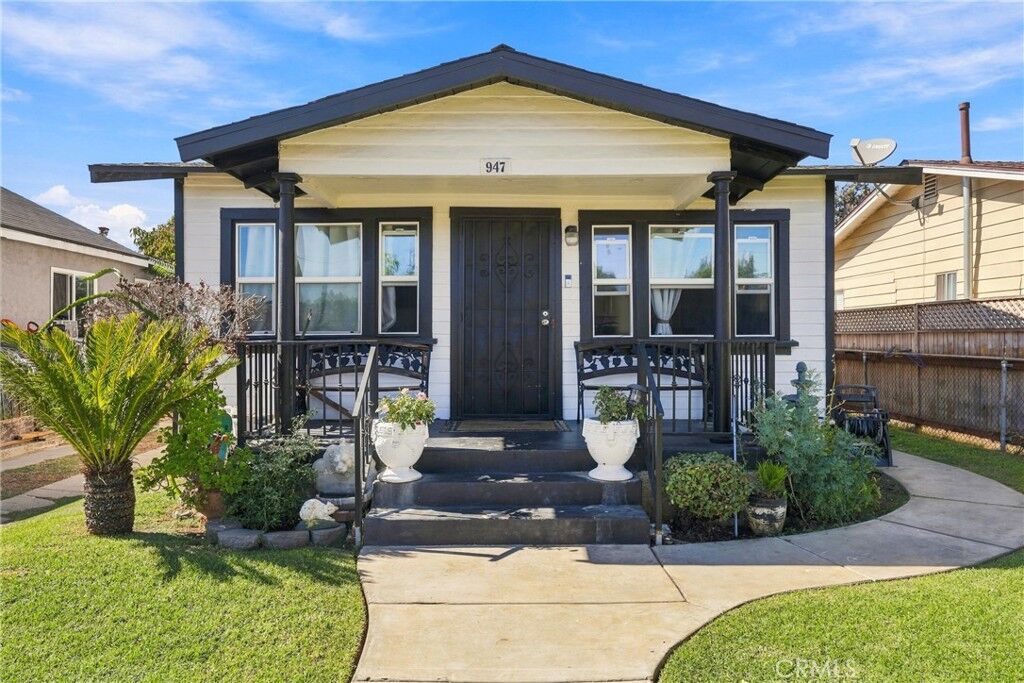 Property Photo:  947 S Vancouver Avenue  CA 90022 