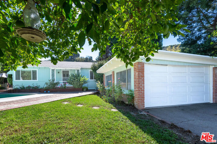 Property Photo:  10948 Fruitland Drive  CA 91604 