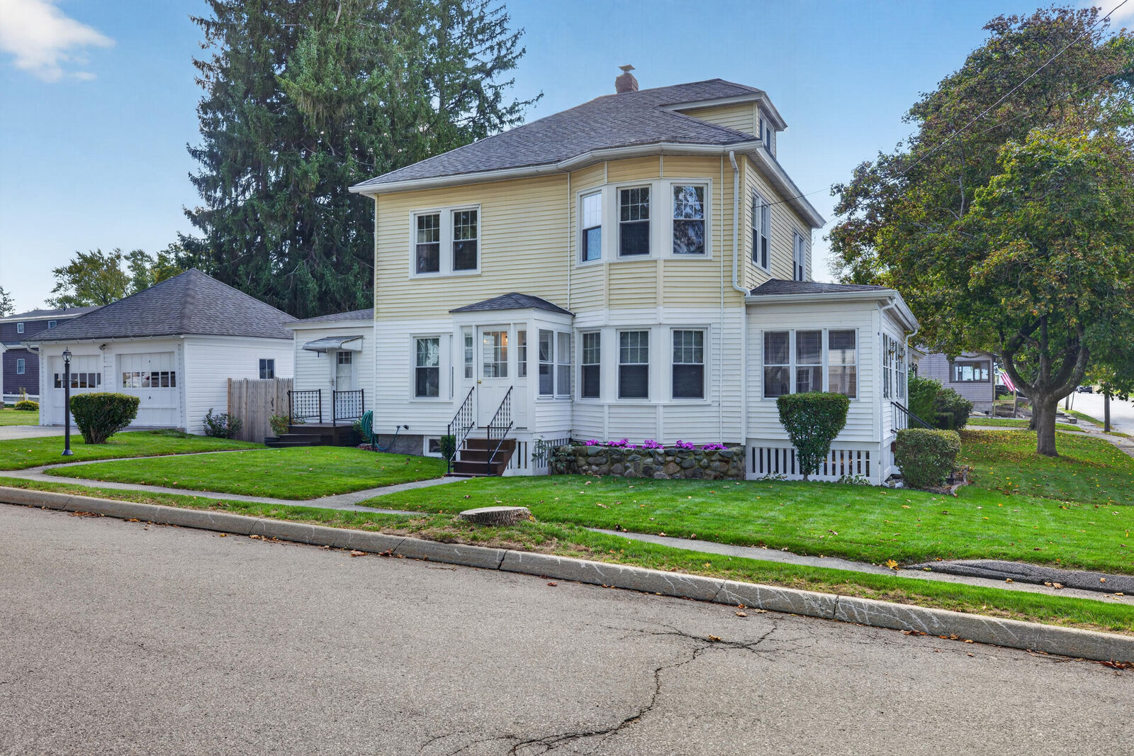 Property Photo:  41 Locke Street  ME 04072 