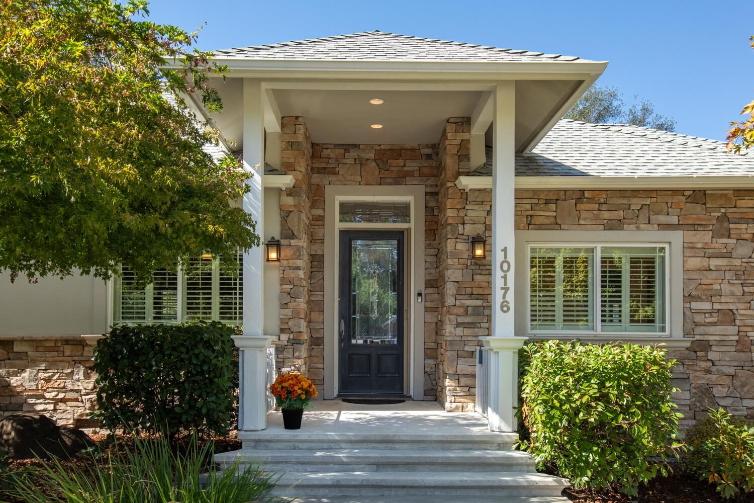 Property Photo: 10176 Valley Oak Court CA 95946