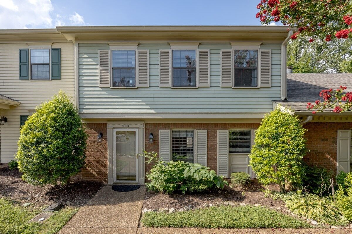 Property Photo: 1007 Brentwood Pt TN 37027