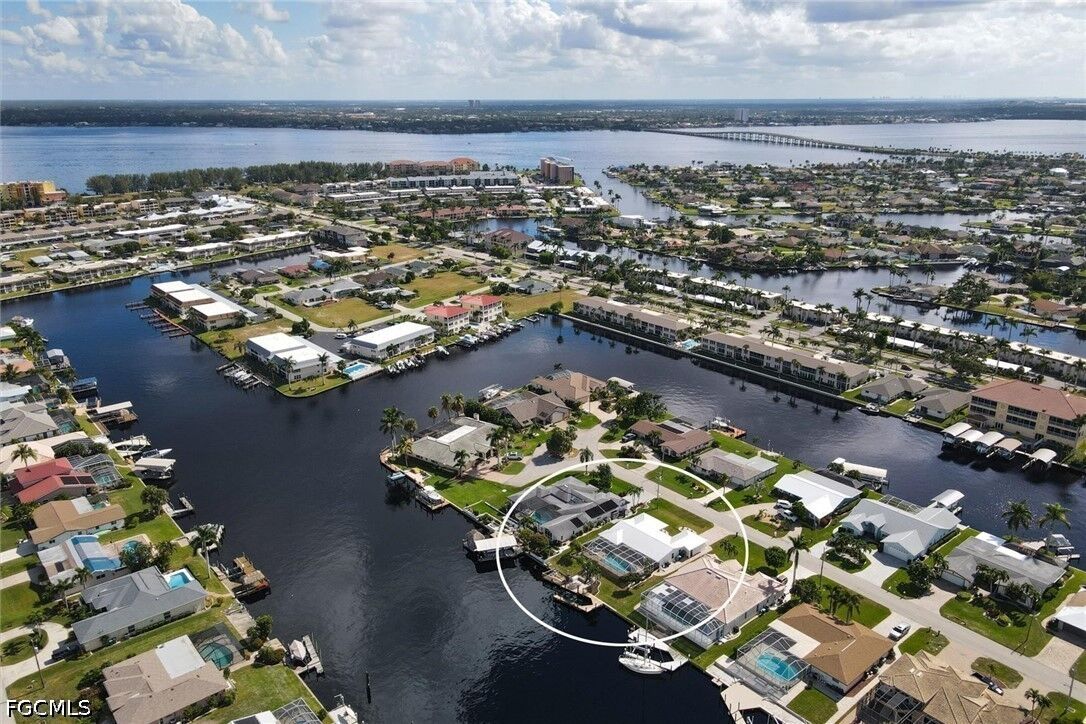 Property Photo:  1717 SE 41st Street  FL 33904 