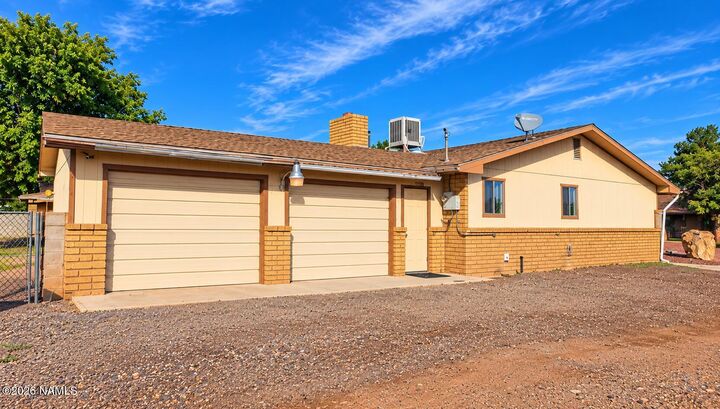 Property Photo:  321 E Hillview Street  AZ 86047 