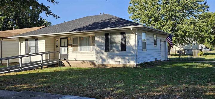 Property Photo:  320 N Lake  OK 74601 